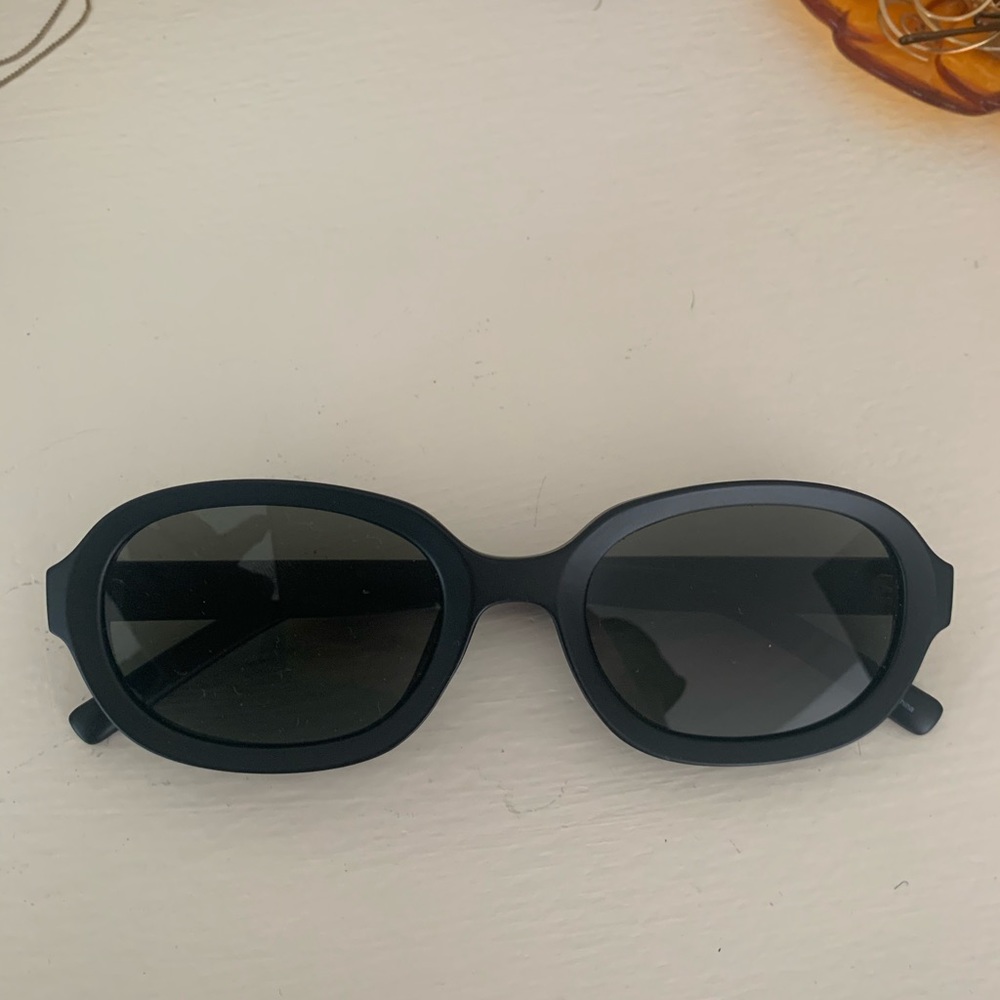 Olive brand black oval sunglasses